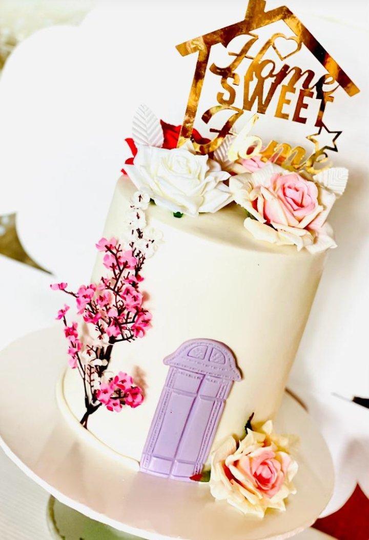 House welcoming cakes